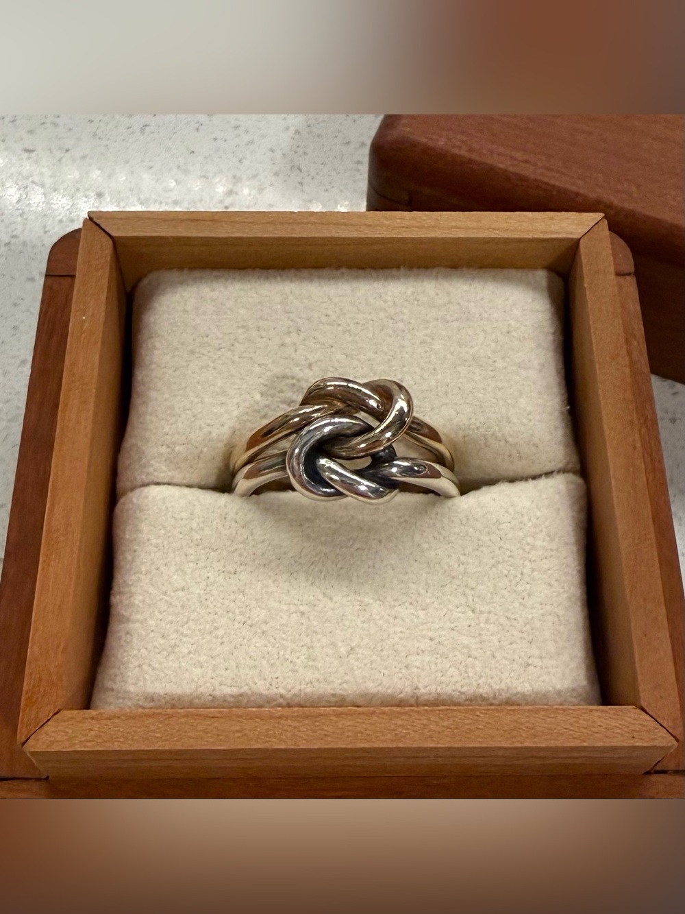 James Avery Original Lovers' Knot Ring 14K Yellow Gold Sterling Silver size 7.5 - Picture 2 of 16